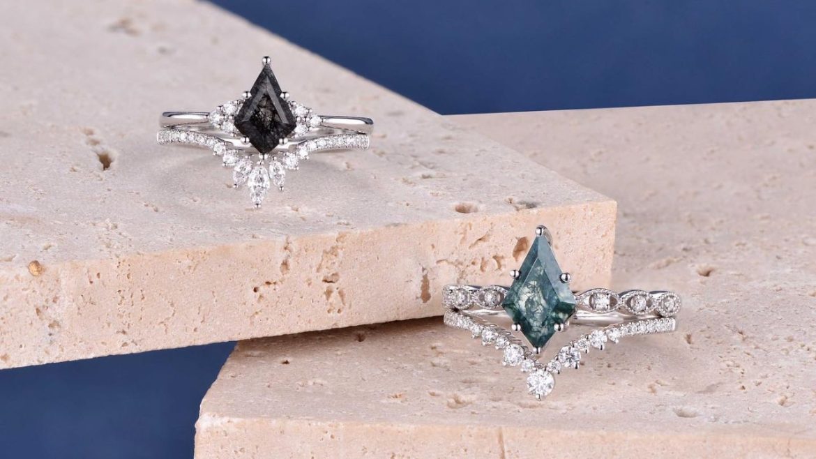 Moss-Agate-as-the-Perfect-Engagement-Ring-for-Nature-Lovers